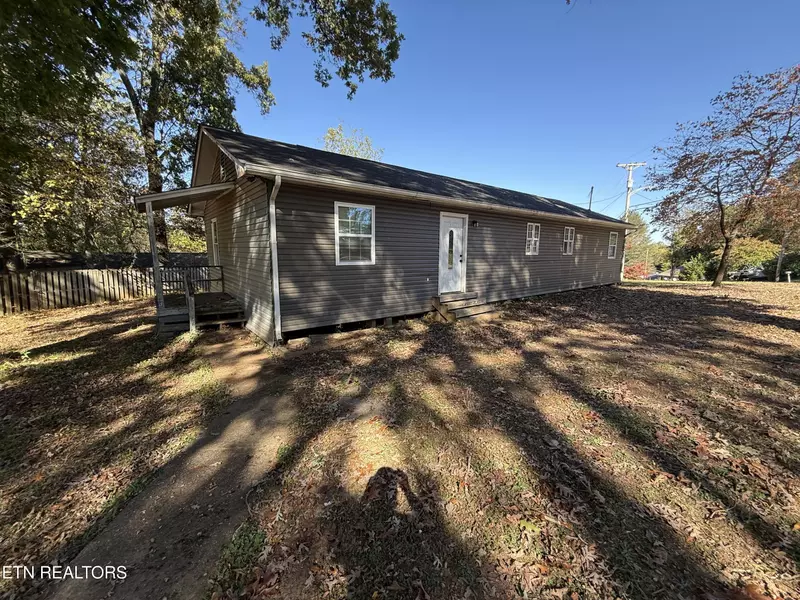 100 Walker LN, Oak Ridge, TN 37830