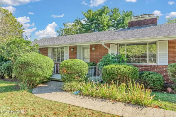 Knoxville, TN 37909,8220 Corteland DR