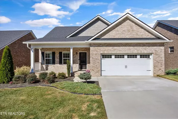 565 Timberline DR, Lenoir City, TN 37772
