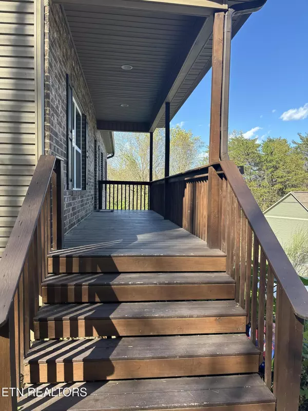 Clinton, TN 37716,329 Branch LN