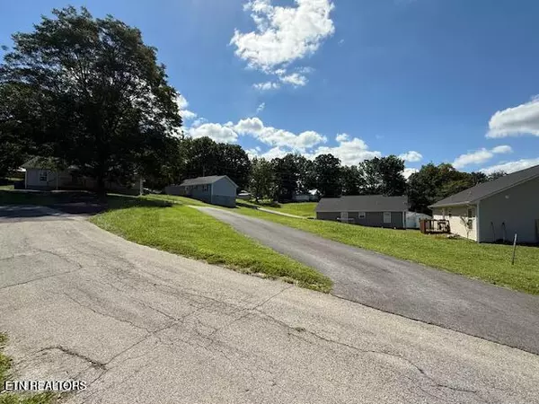 Jefferson City, TN 37760,912 Owl LN