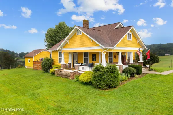 1014 Hillview DR, Dandridge, TN 37725