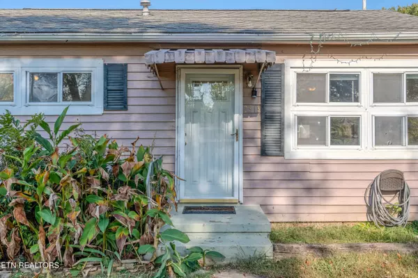 Maryville, TN 37804,2313 Grove St