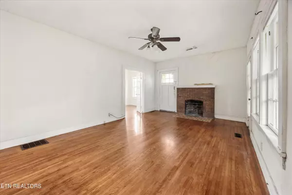 Knoxville, TN 37918,106 Rose DR