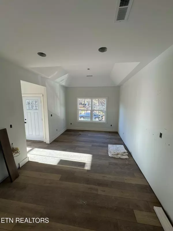 Knoxville, TN 37918,5722 Zurich WAY