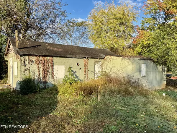 Knoxville, TN 37912,611 Glenoaks DR