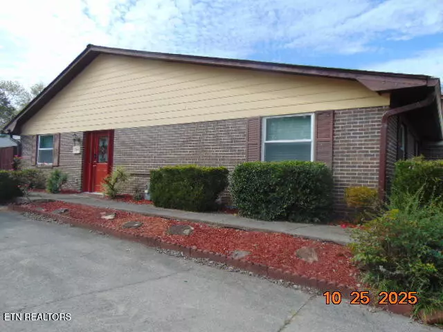 Oak Ridge, TN 37830,144 Golfcrest LN