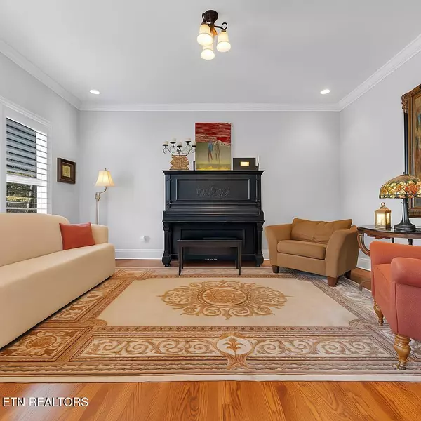 Oak Ridge, TN 37830,142 Center Park LN