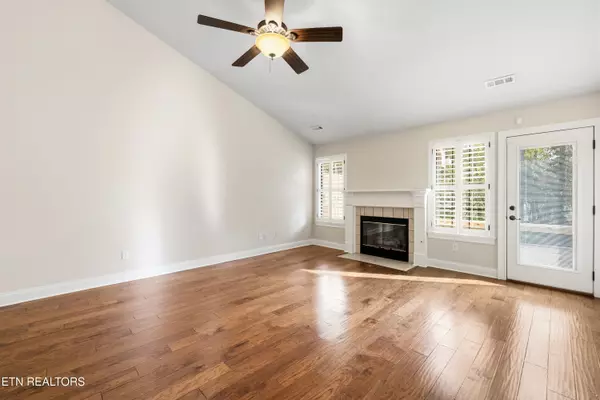 Knoxville, TN 37934,552 Farragut Commons DR