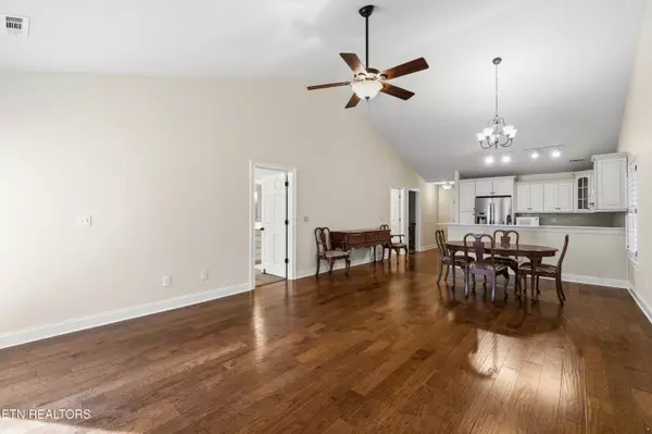 Knoxville, TN 37934,552 Farragut Commons DR