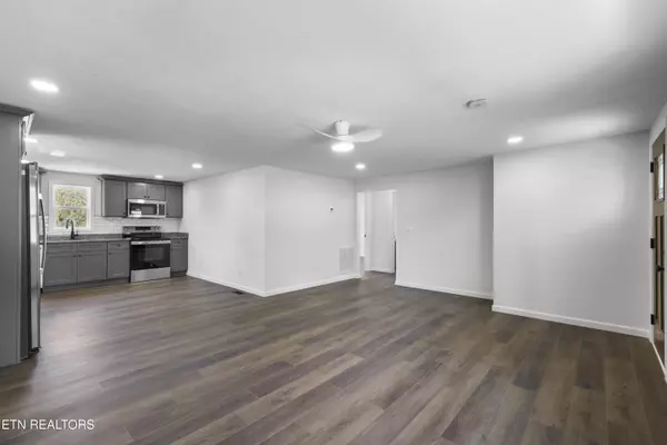 Lafollette, TN 37766,414 Hemlock St