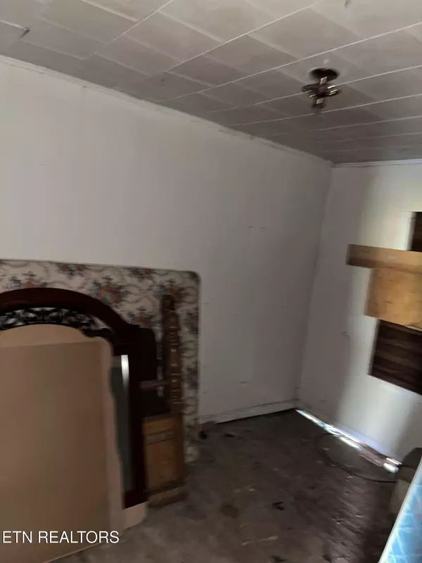 Pound, VA 24279,8606 Apple St