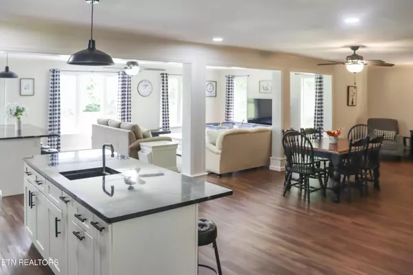 Sevierville, TN 37862,1308 Poplar CT