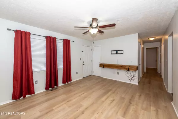 Jefferson City, TN 37760,812 Piney Hills DR