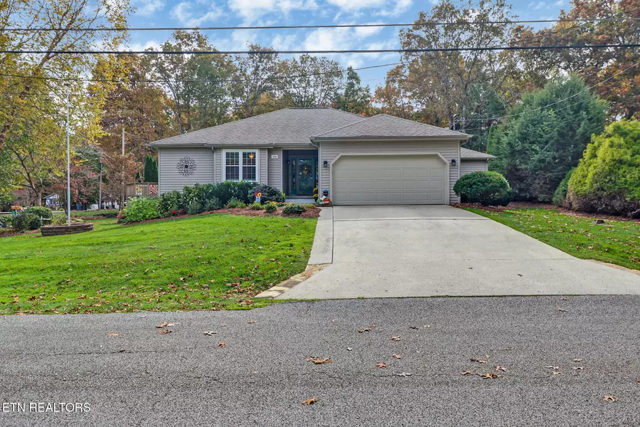 150 Dovenshire DR, Crossville, TN 38558