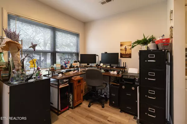 Knoxville, TN 37923,8400 Olde Colony Tr #70