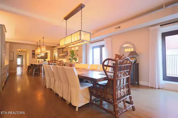 Knoxville, TN 37902,304 Gay St