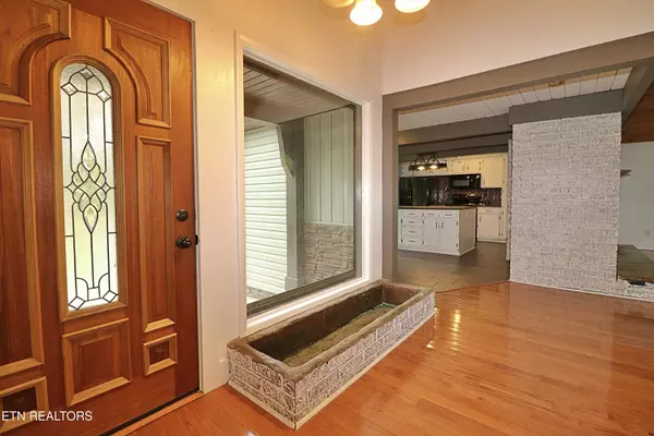 Oneida, TN 37841,253 Hilltop DR