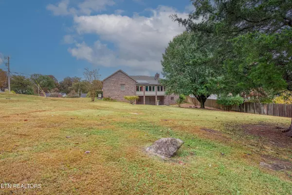 Knoxville, TN 37920,5217 Custis LN