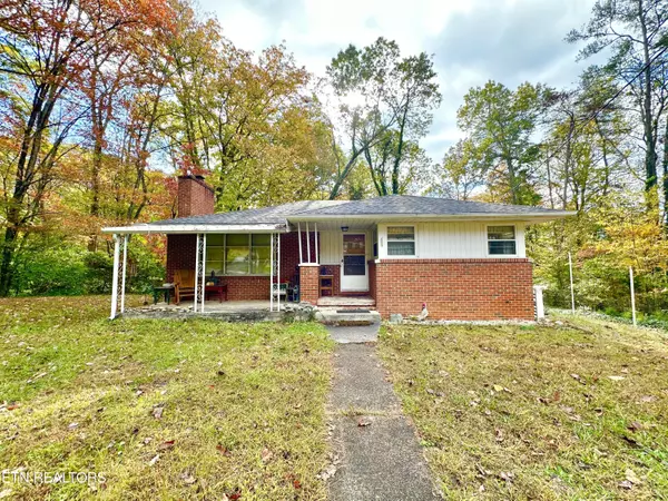 112 Glenn CIR, Powell, TN 37849