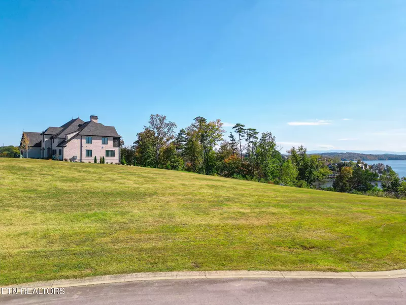 1199 Shadow Hill DR, Lenoir City, TN 37772