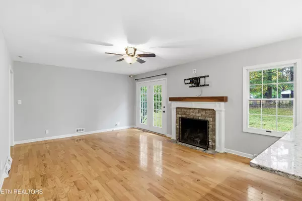 Maryville, TN 37803,1901 Scenic DR