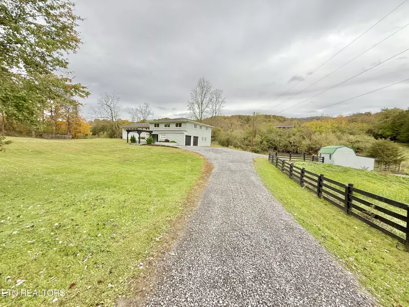 137 Derick DR, Rose Hill, VA 24281