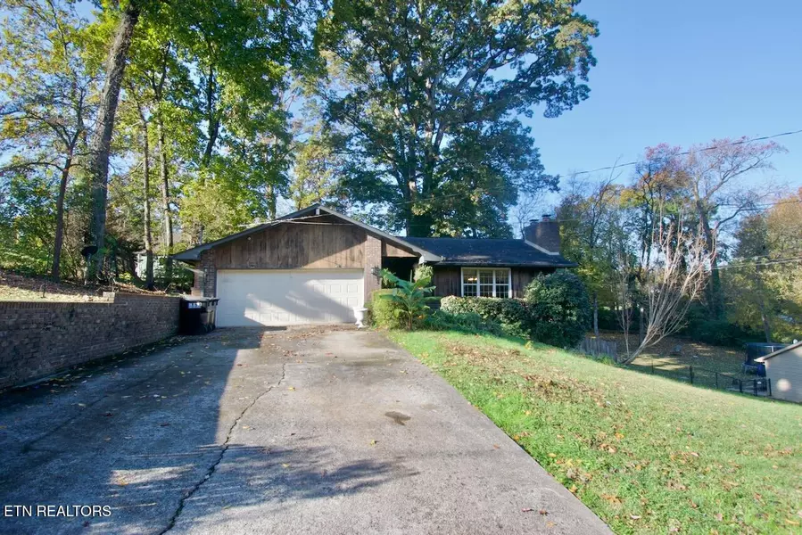 927 Oxford Hills DR, Maryville, TN 37803