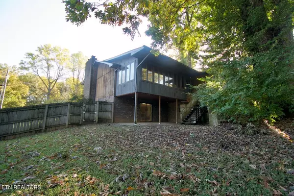 Maryville, TN 37803,927 Oxford Hills DR