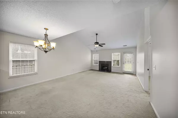 Knoxville, TN 37934,615 Farragut Commons DR