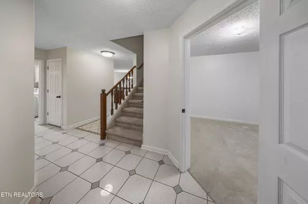 Knoxville, TN 37934,615 Farragut Commons DR