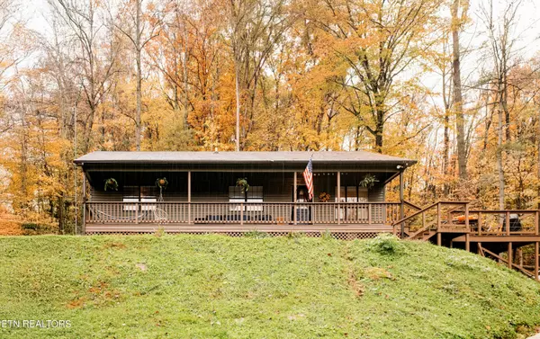 455 Back Valley Rd, Oliver Springs, TN 37840