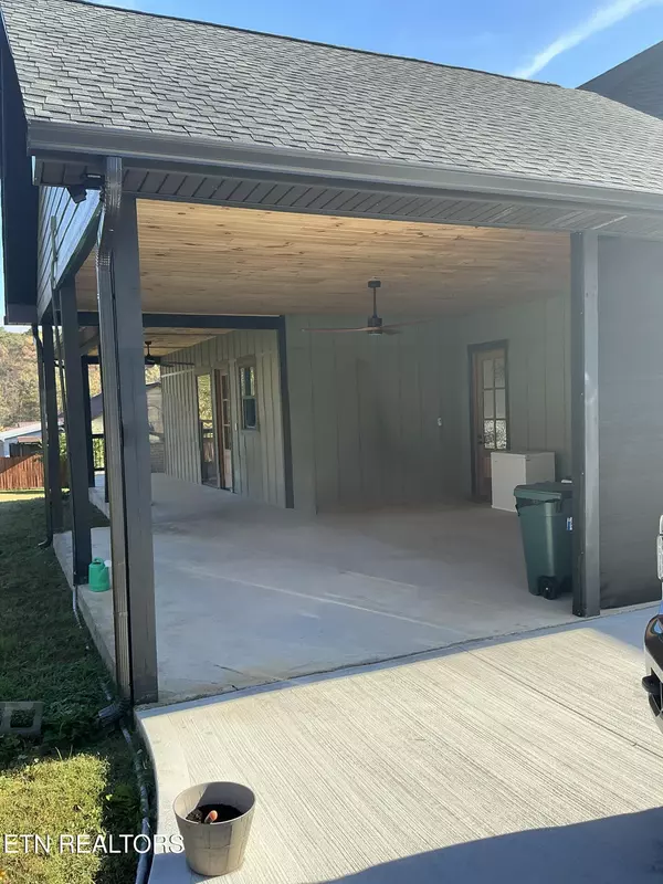 Strawberry Plains, TN 37871,1010 Briar Ridge LN