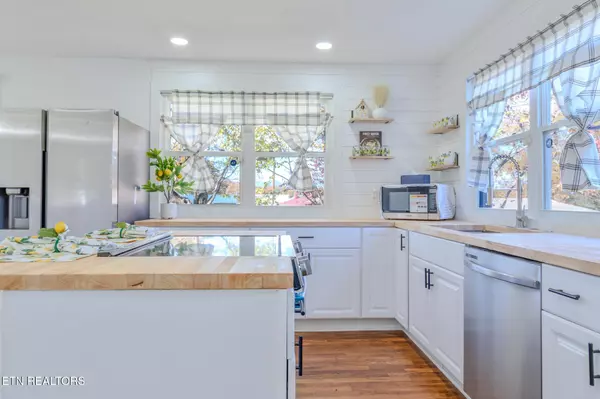 Oak Ridge, TN 37830,233 Benedict Ave