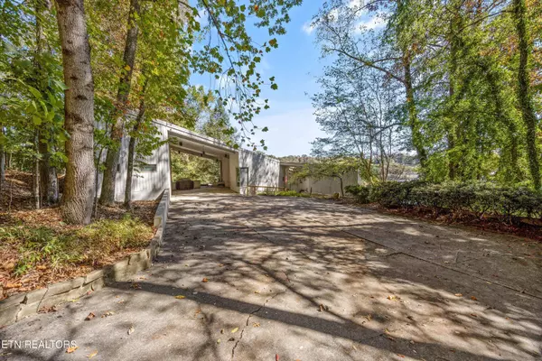 Knoxville, TN 37922,8832 Cove Point LN