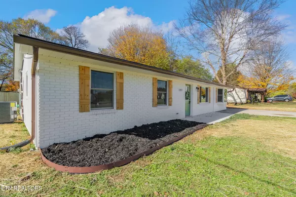 Maryville, TN 37801,817 Beaver DR