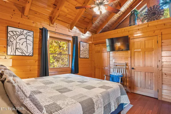 Sevierville, TN 37862,4104 Harvest Moon LN