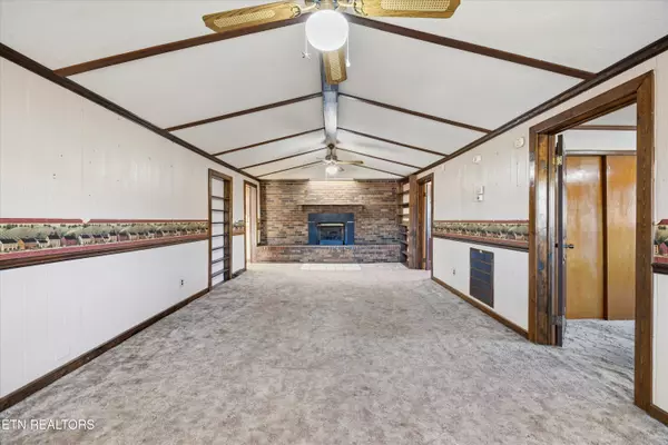 Jellico, TN 37762,335 High Street