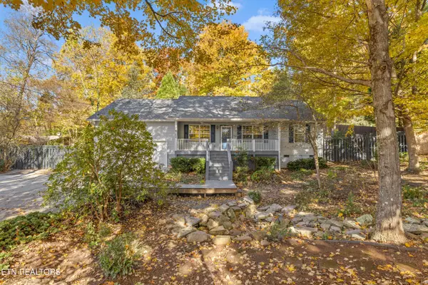 1502 Courtney Oak LN, Knoxville, TN 37938