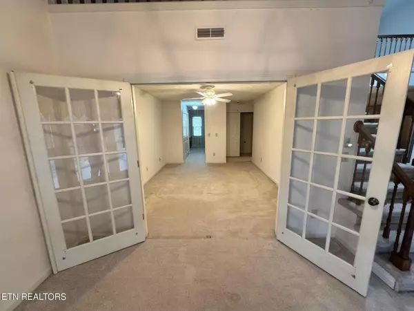 Knoxville, TN 37923,8734 Wimbledon DR