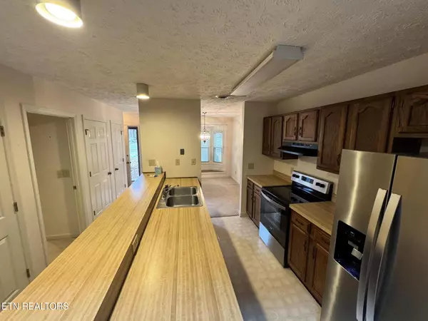 Knoxville, TN 37923,8734 Wimbledon DR