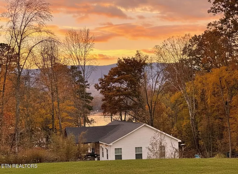 1576 Old Chisholm Tr, Dandridge, TN 37725