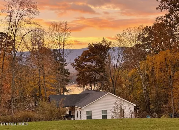 1576 Old Chisholm Tr, Dandridge, TN 37725