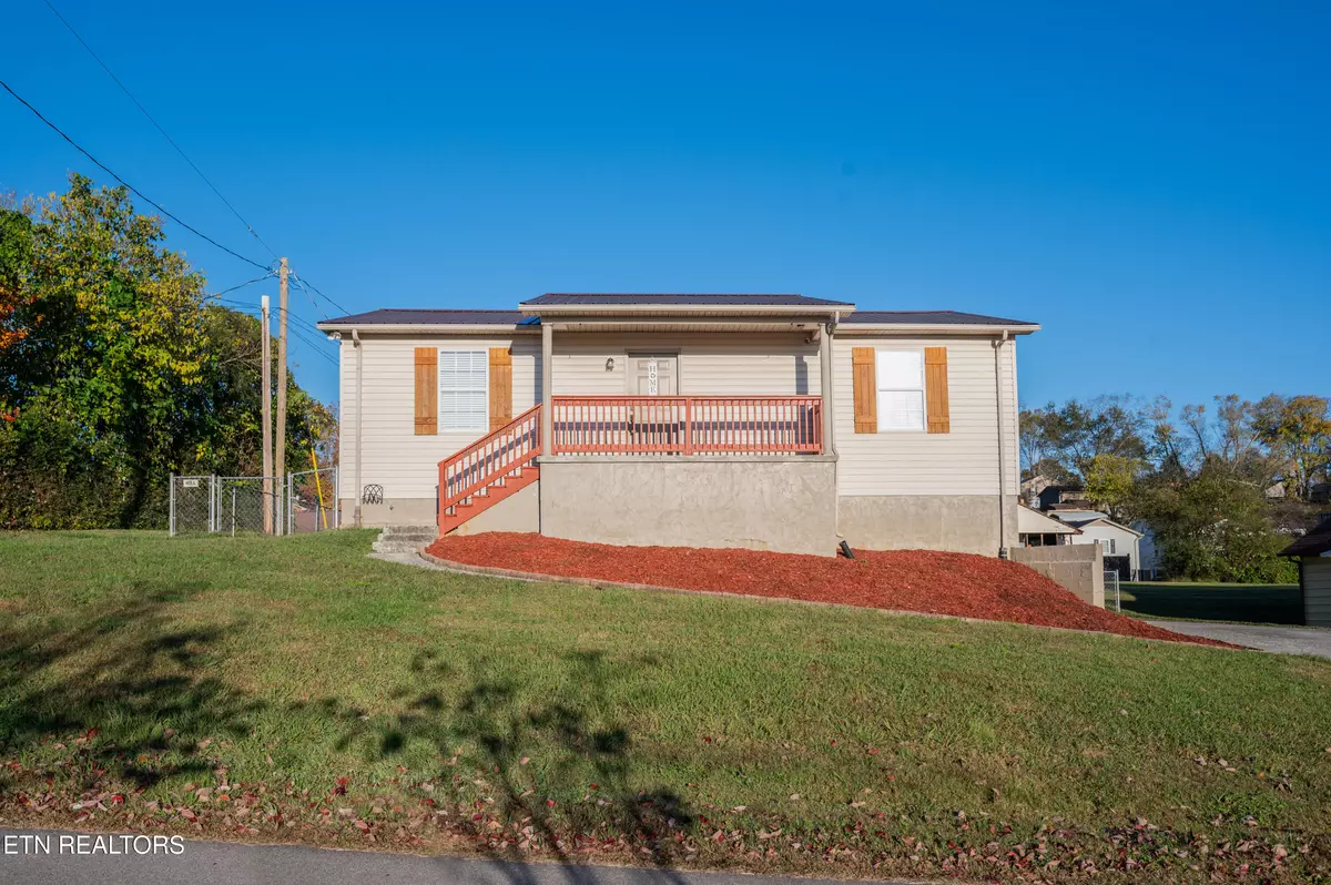 Clinton, TN 37716,902 Medaris St