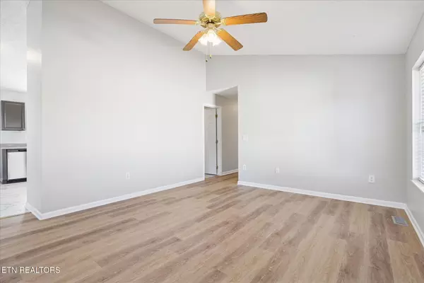 Sevierville, TN 37862,1528 Patricia Holt Blvd