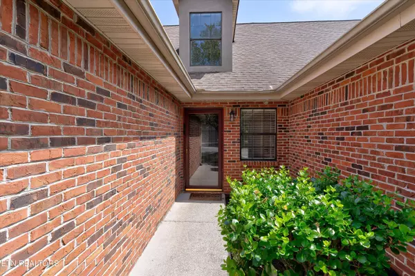 Knoxville, TN 37934,659 Farragut Commons DR