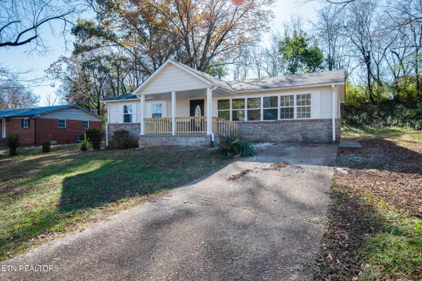 5503 Scenicwood Rd, Knoxville, TN 37912