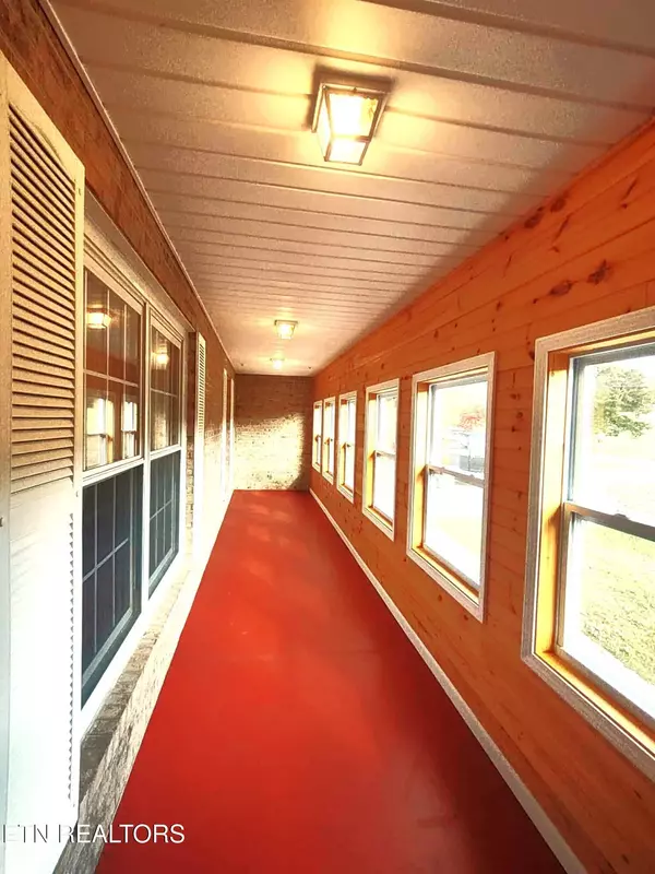 Oliver Springs, TN 37840,530 Back Valley Rd