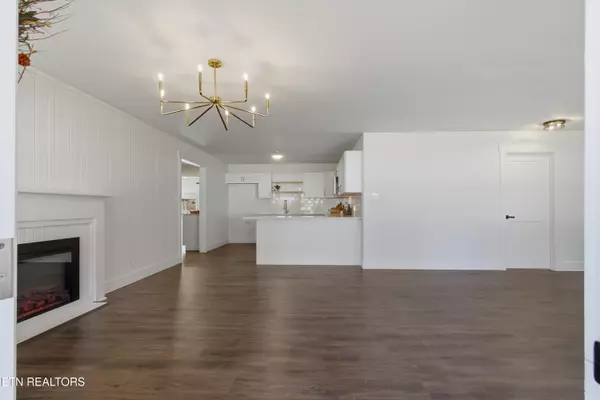 Knoxville, TN 37920,6001 Meadow Oak LN