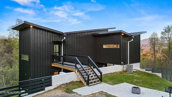 Gatlinburg, TN 37738,915 Smoky CT